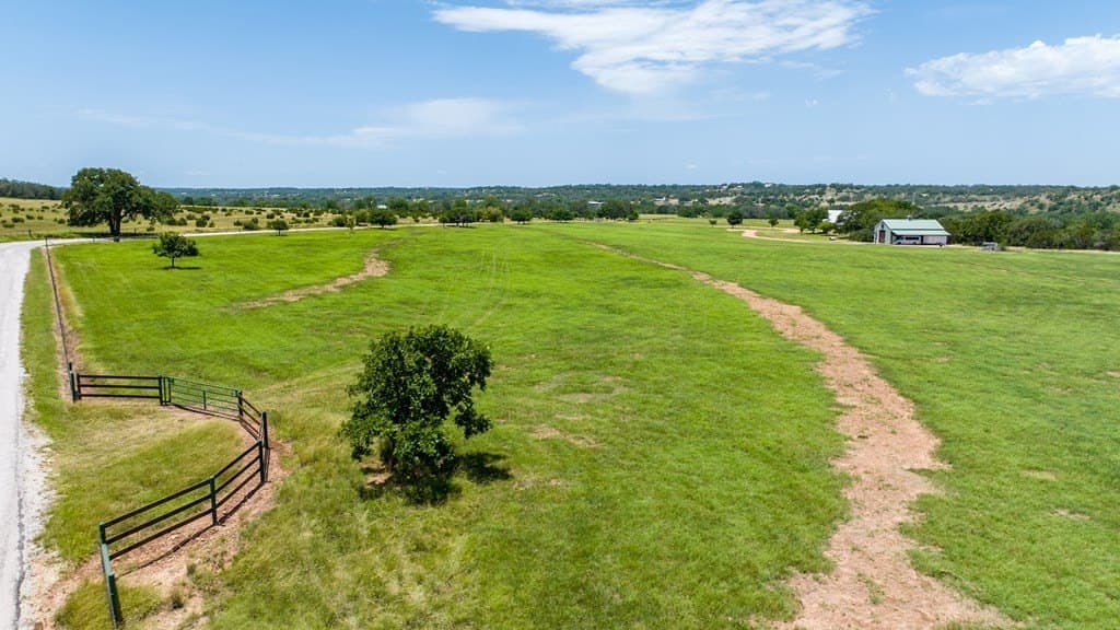 19.99 acres in Gillespie County gallery image 4