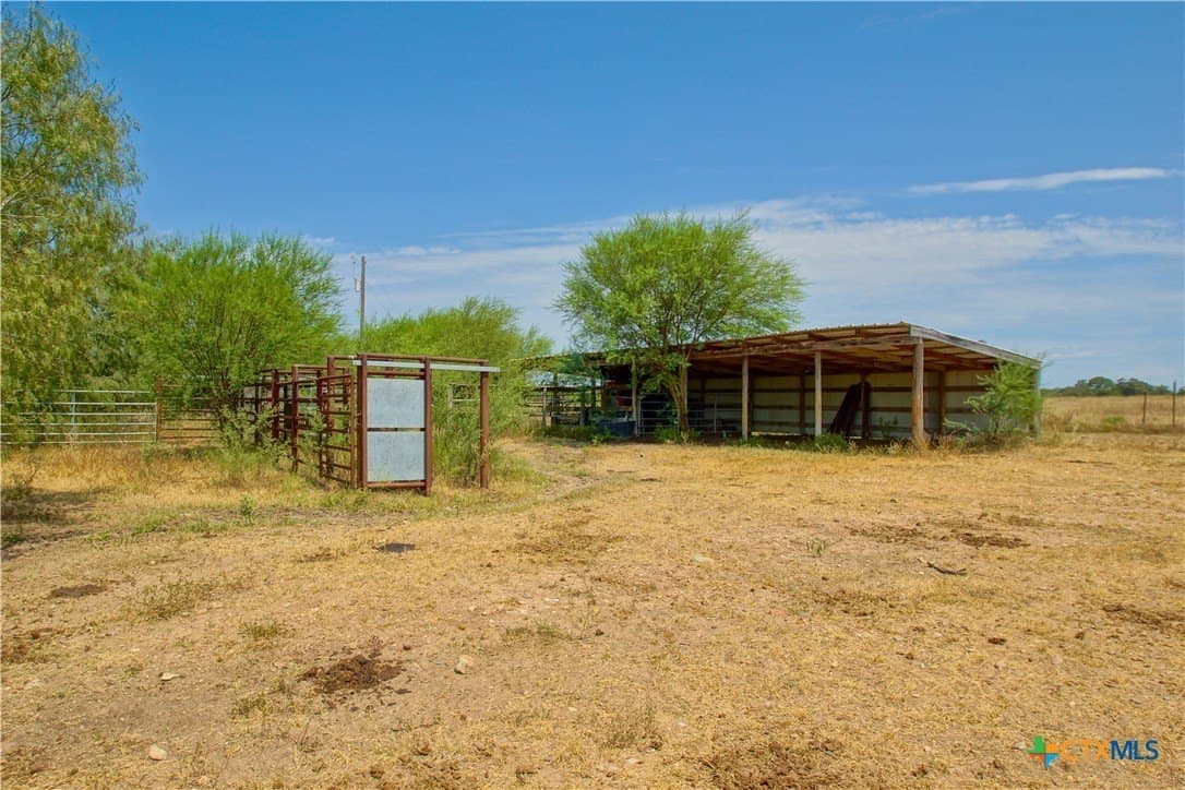 57.28 acres in DeWitt County - photo 4