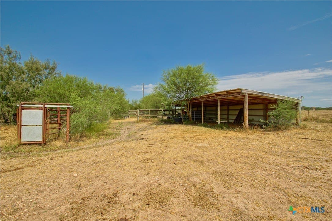 57.28 acres in DeWitt County - photo 5