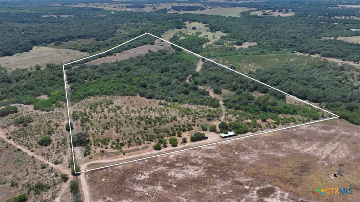 57.28 acres in DeWitt County - photo 2