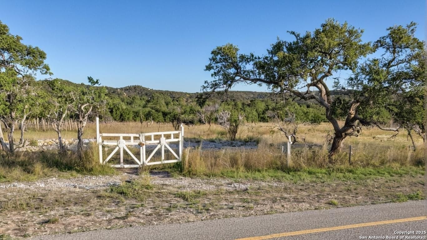 2.08 acres in Comal County gallery image 3