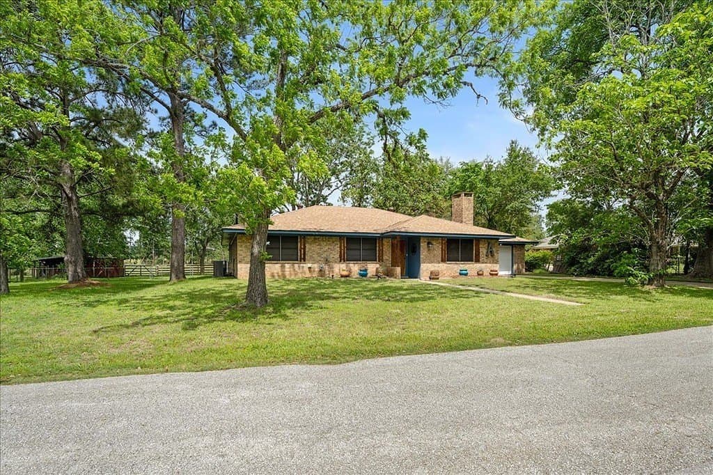 1.54 acres in Austin County