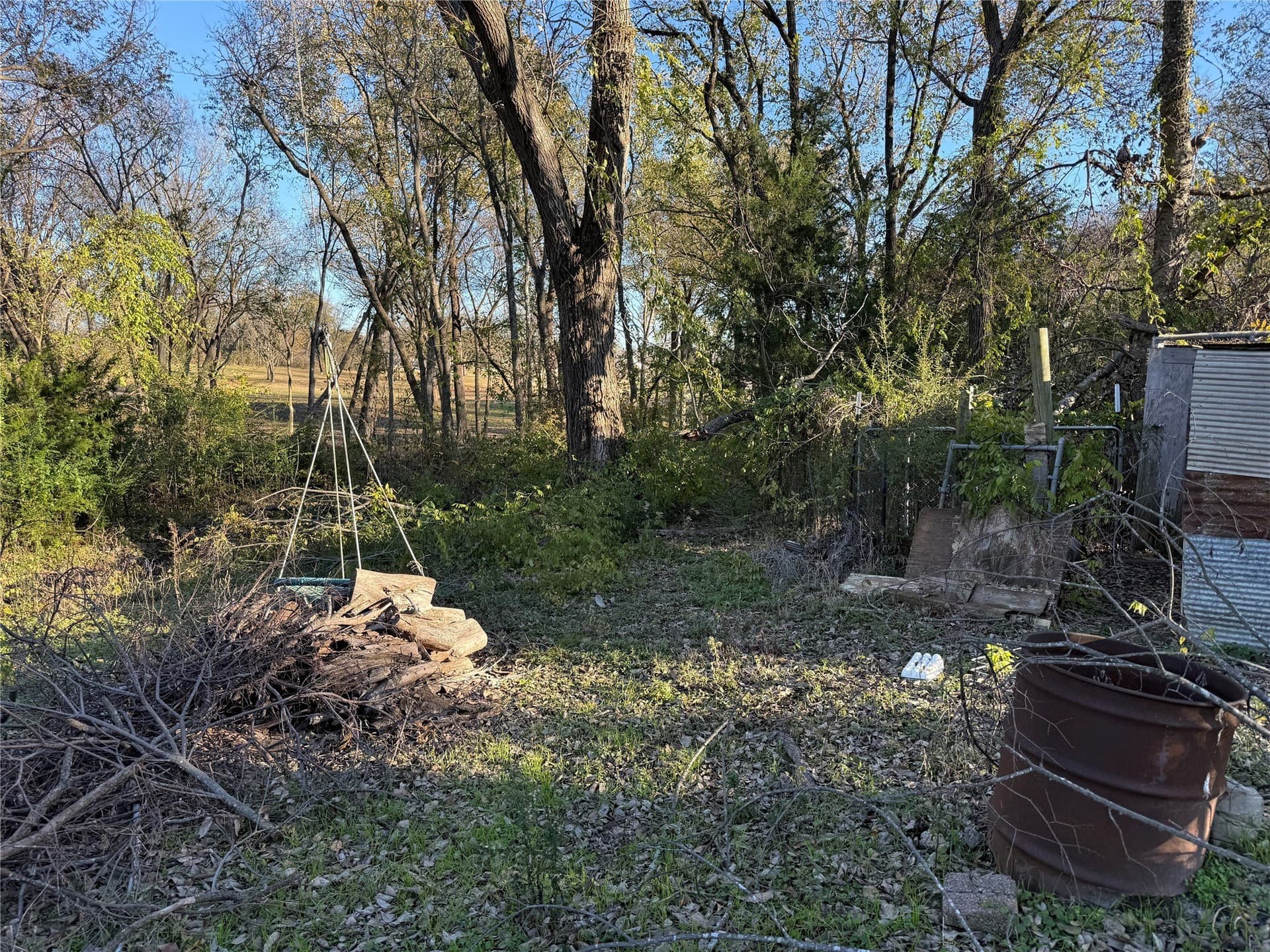 1.1 acres in Johnson County gallery image 4