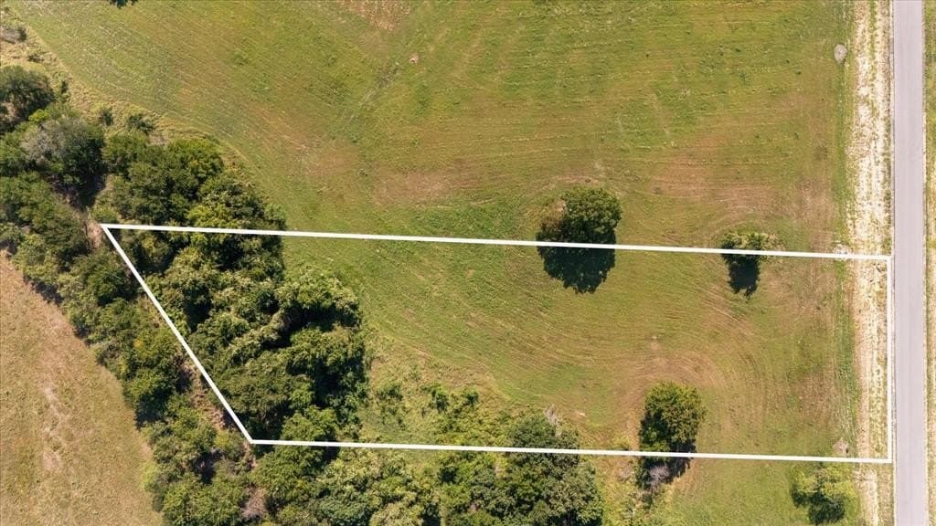 1.55 acres in Navarro County