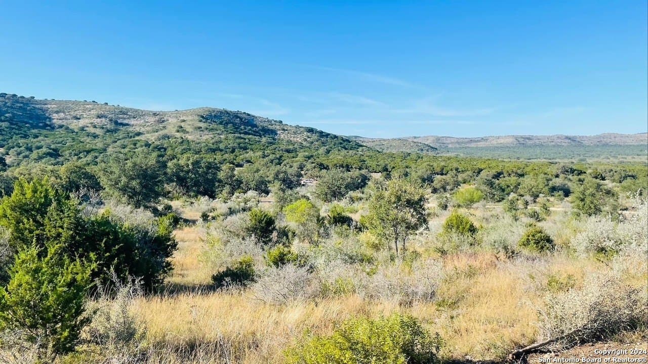 11.52 acres in Uvalde County - photo 40