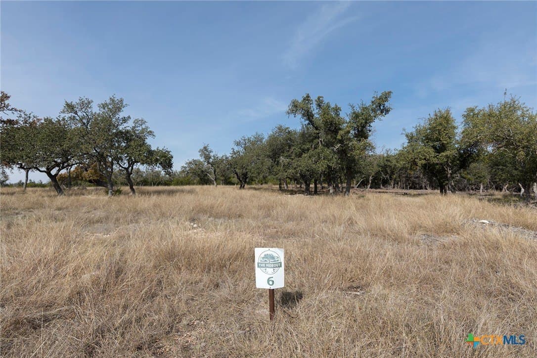 6 acres in Kerr County gallery image 2