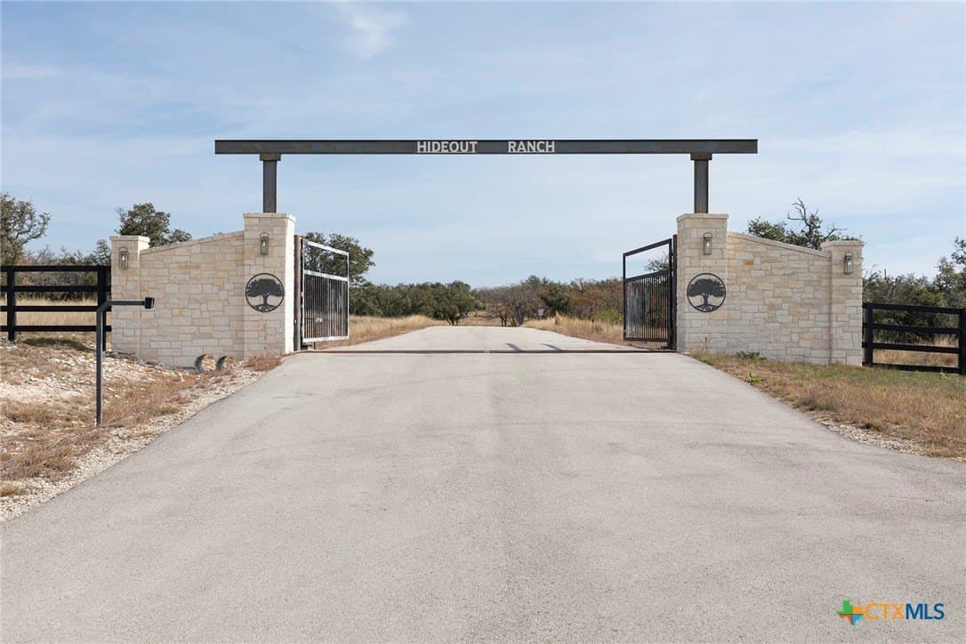 6 acres in Kerr County