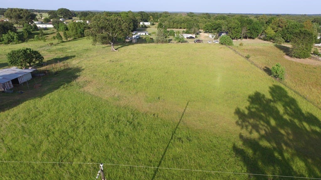1 acres in Henderson County gallery image 4