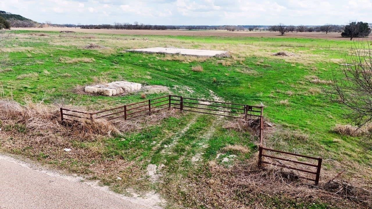 10 acres in Bosque County - photo 4