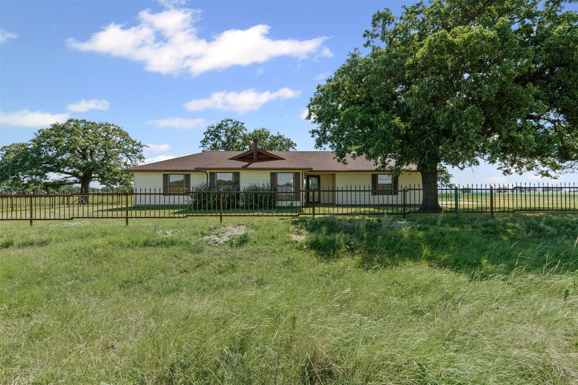 313.15 acres in Hill County - photo 4