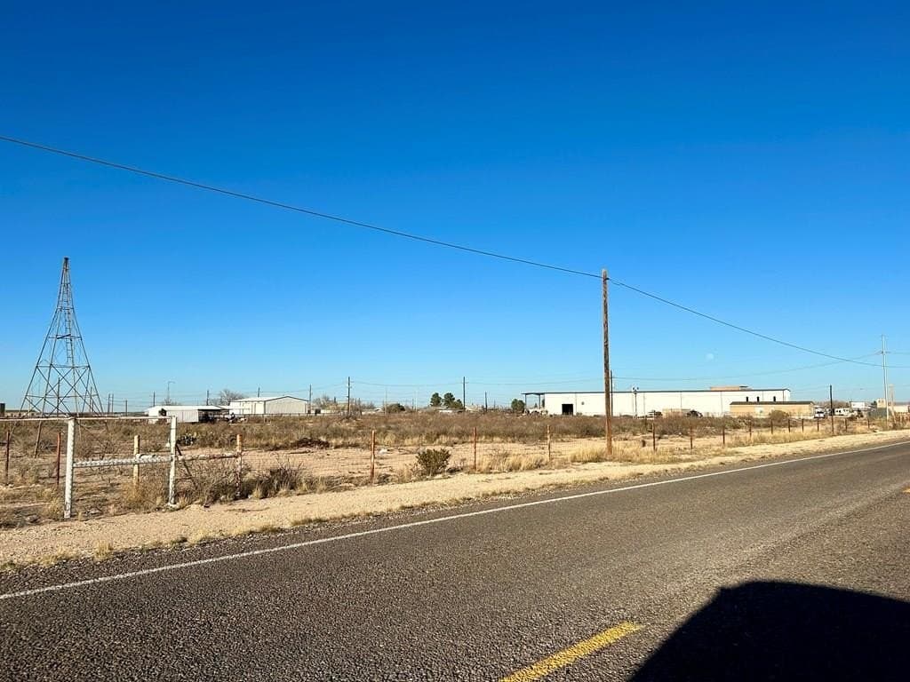 4.9 acres in Pecos County