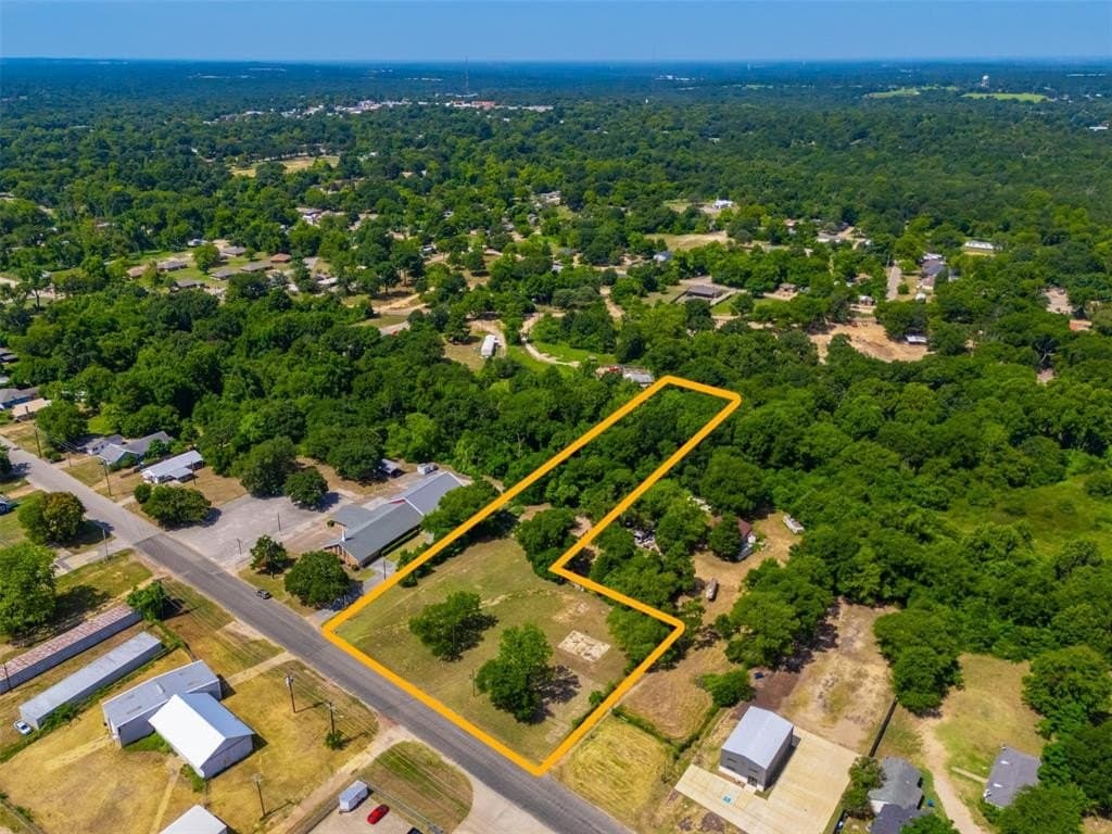 2.09 acres in Henderson County gallery image 3