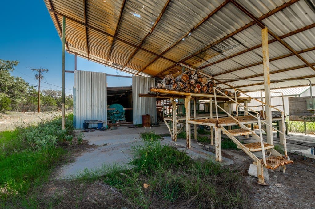 7 acres in Bandera County gallery image 4