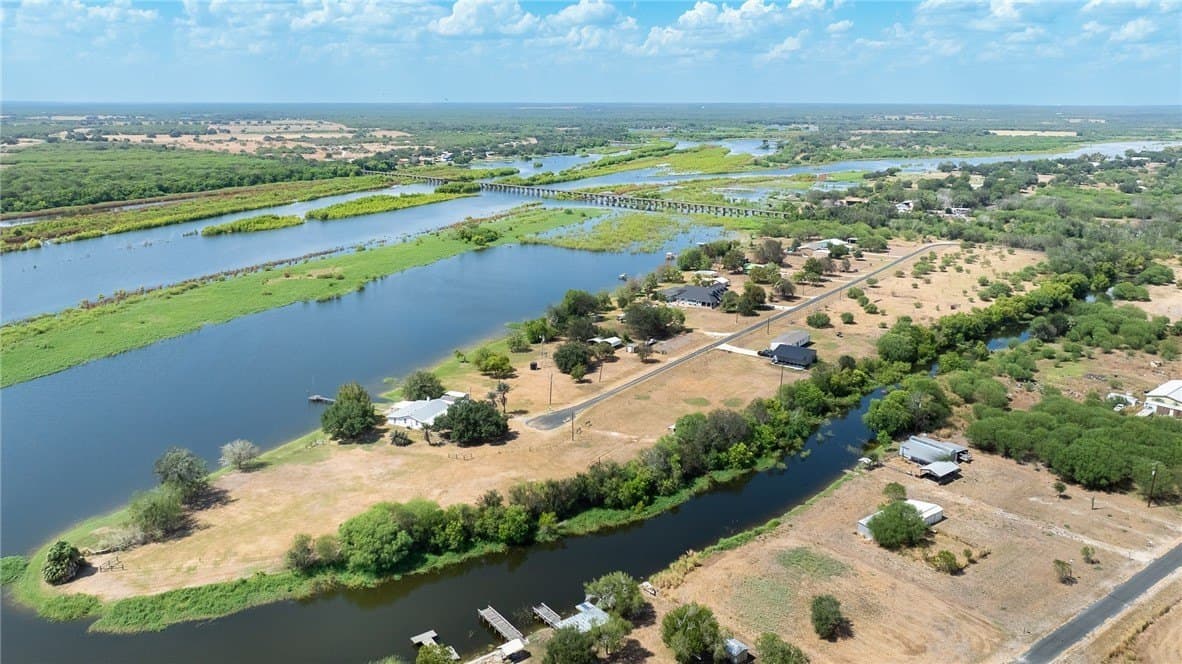 25,700 acres in Live Oak County - photo 8