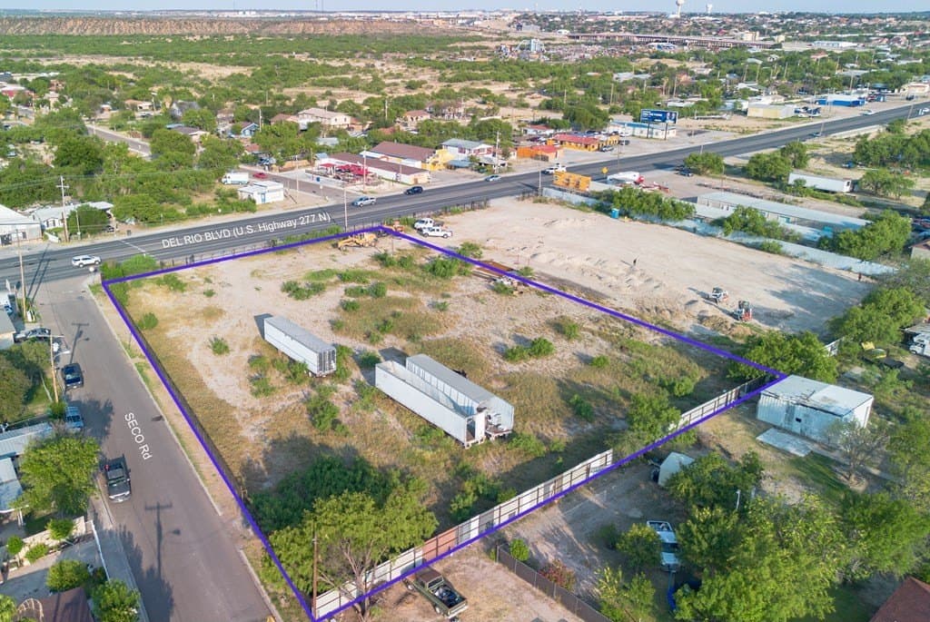 1.36 acres in Maverick County gallery image 3