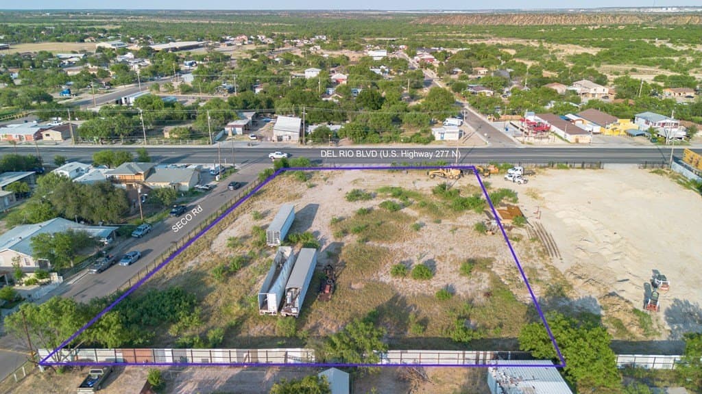 1.36 acres in Maverick County gallery image 4