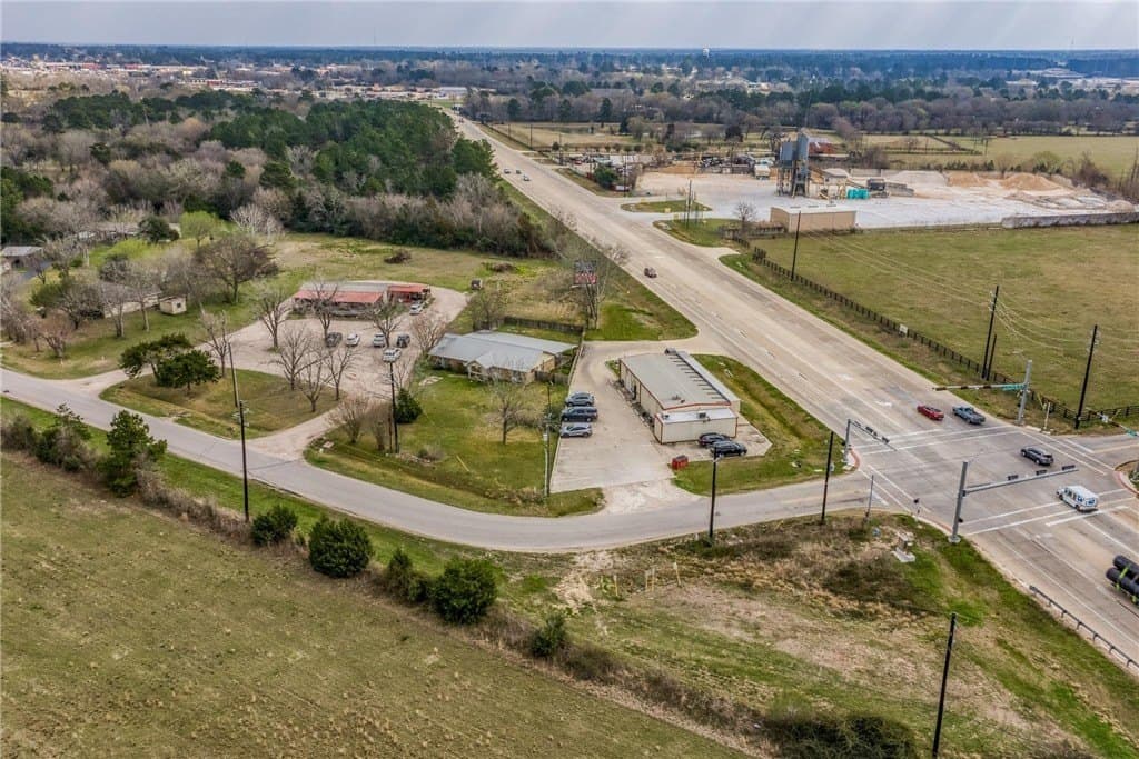 2.5 acres in MONTGOMERY County - photo 7