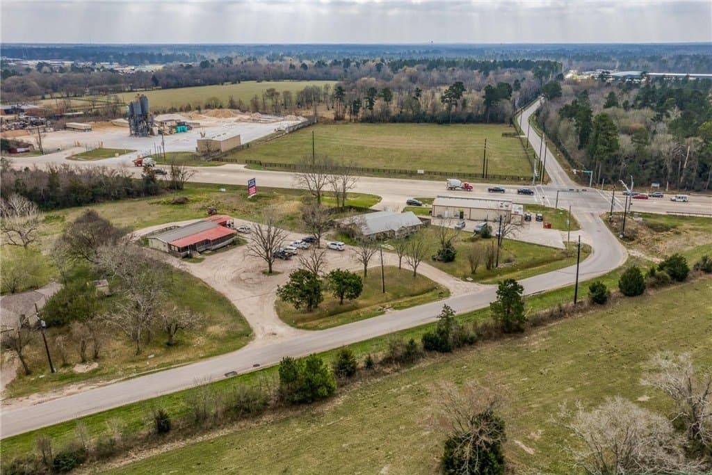 2.5 acres in MONTGOMERY County - photo 8