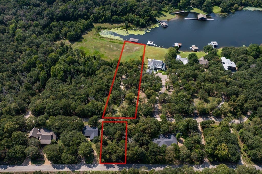 1.37 acres in Henderson County gallery image 2