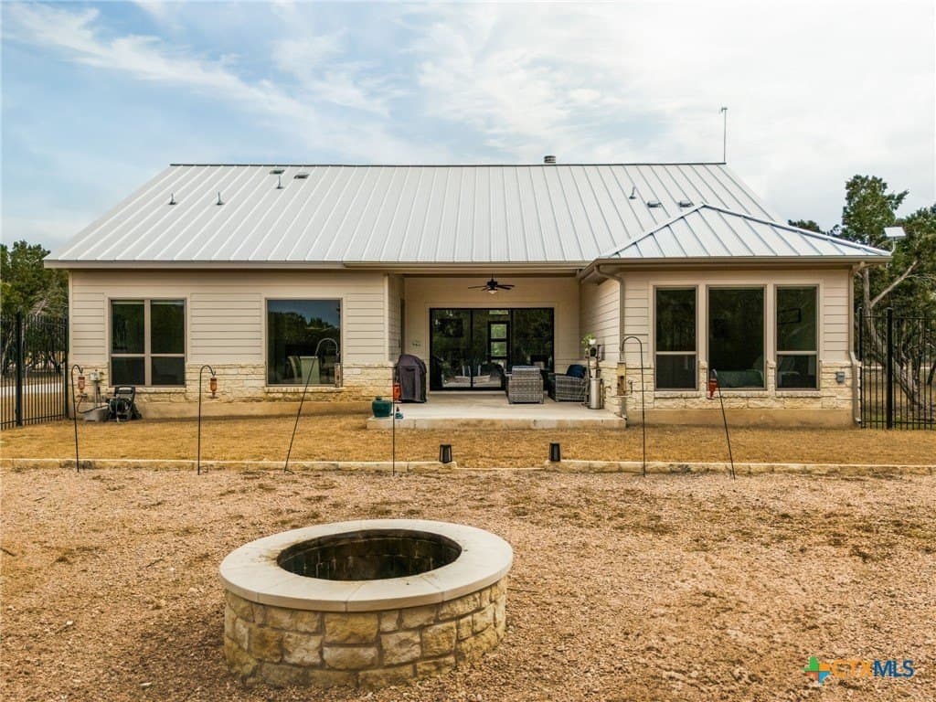 10 acres in Burnet County gallery image 4
