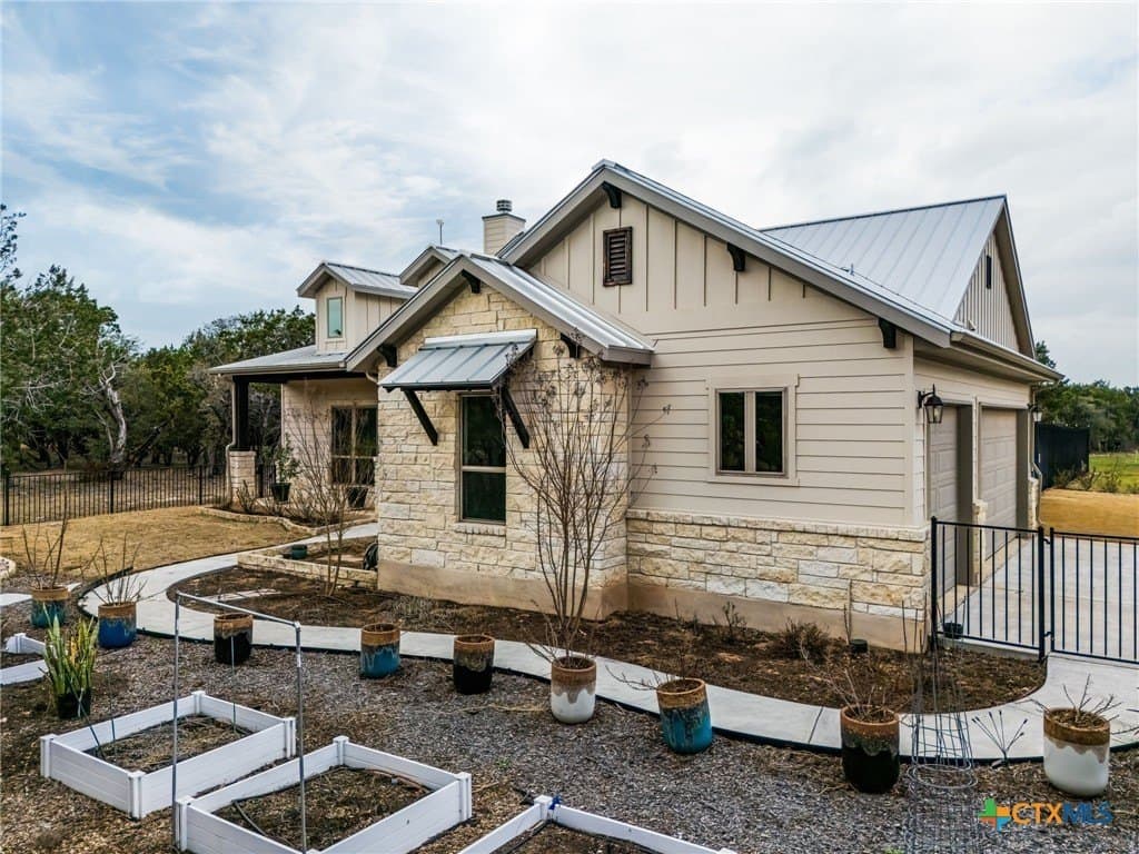 10 acres in Burnet County