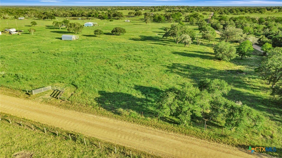 5.6 acres in Lavaca County gallery image 4