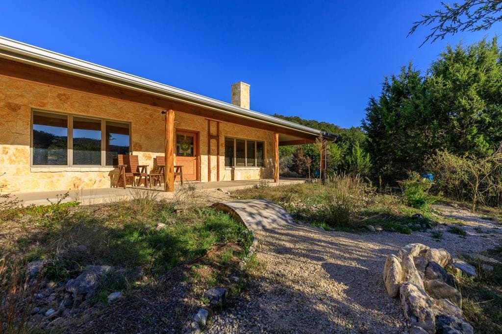 10.8 acres in Real County