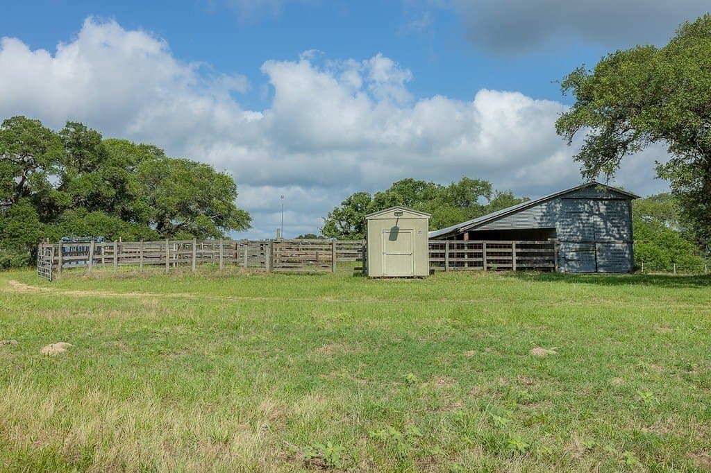 535.78 acres in Colorado County - photo 13