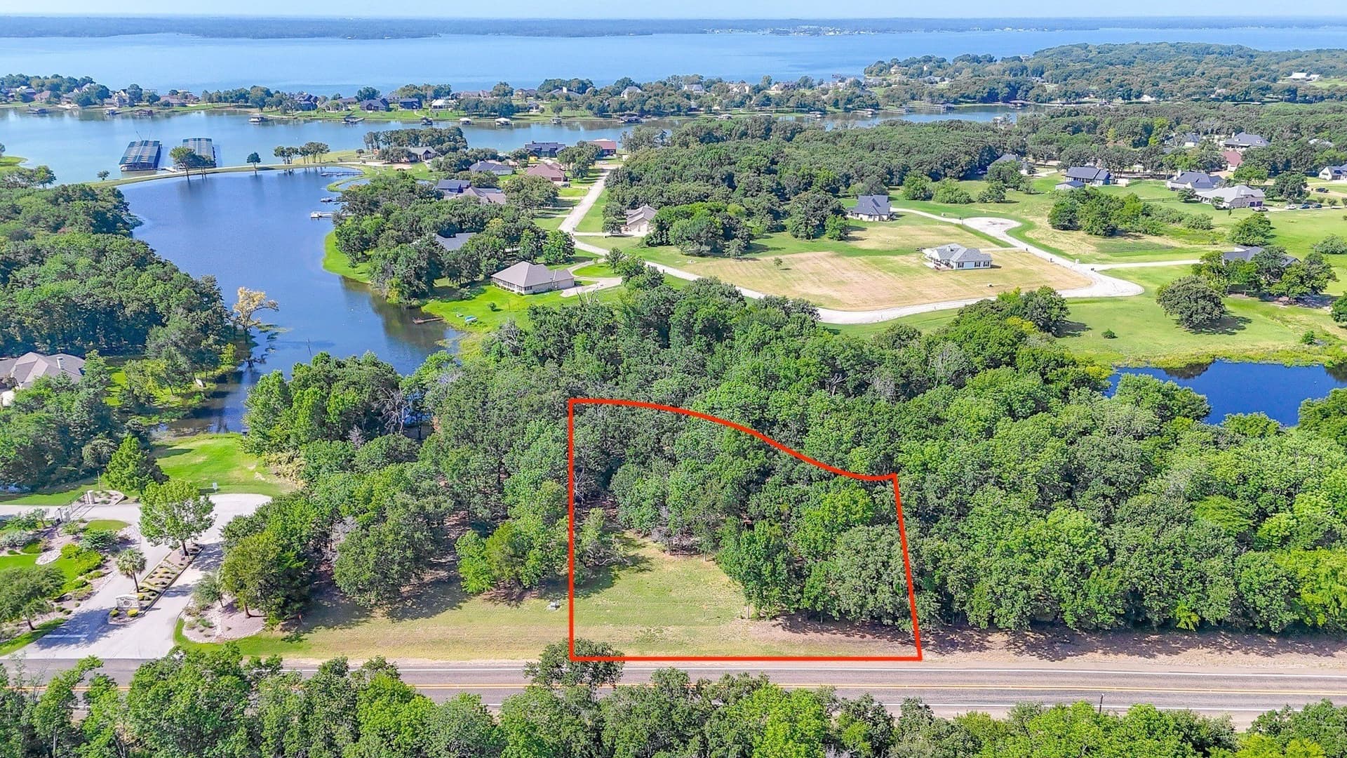 1.06 acres in Navarro County