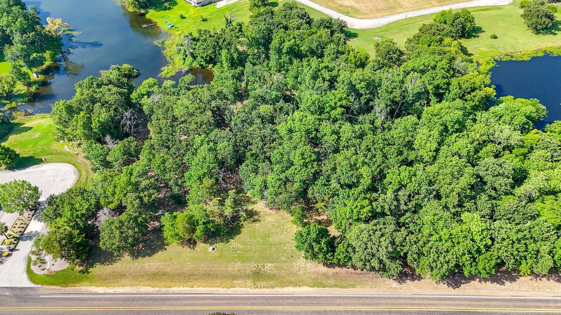 1.06 acres in Navarro County - photo 3