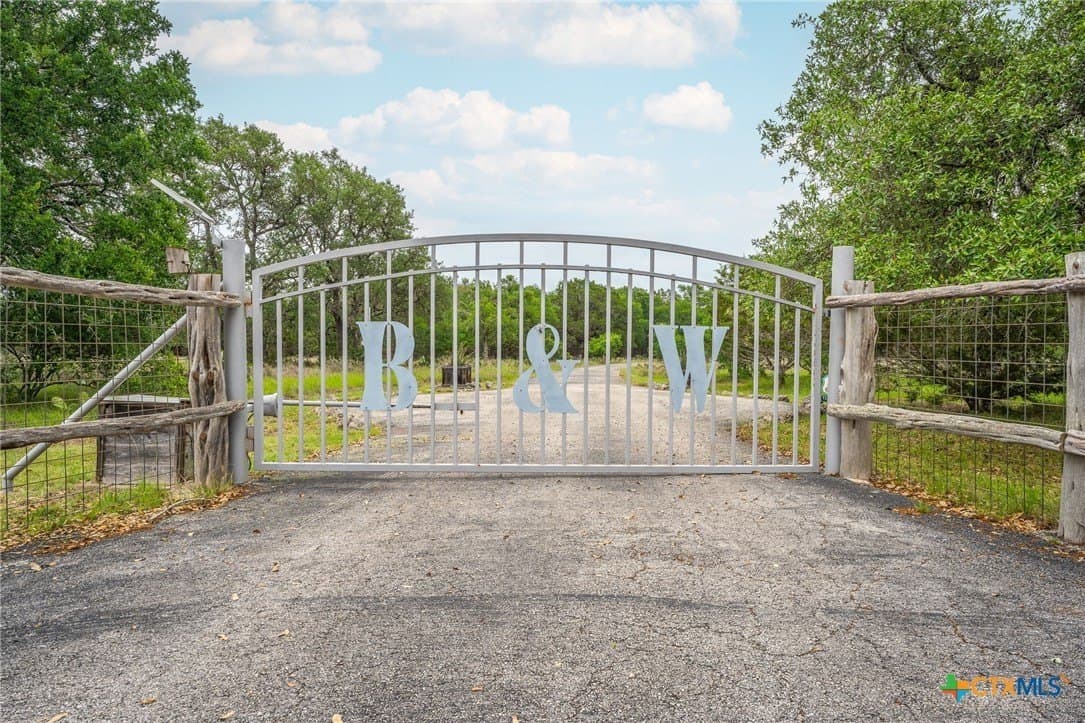 10 acres in Comal County gallery image 2