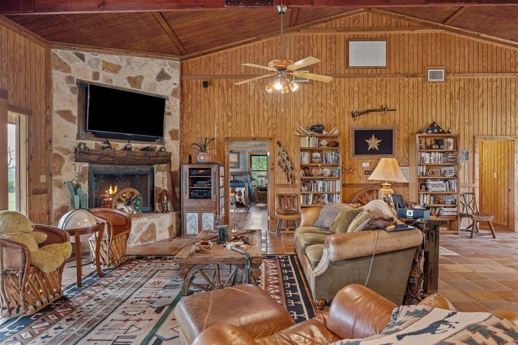 50 acres in Bandera County - photo 9