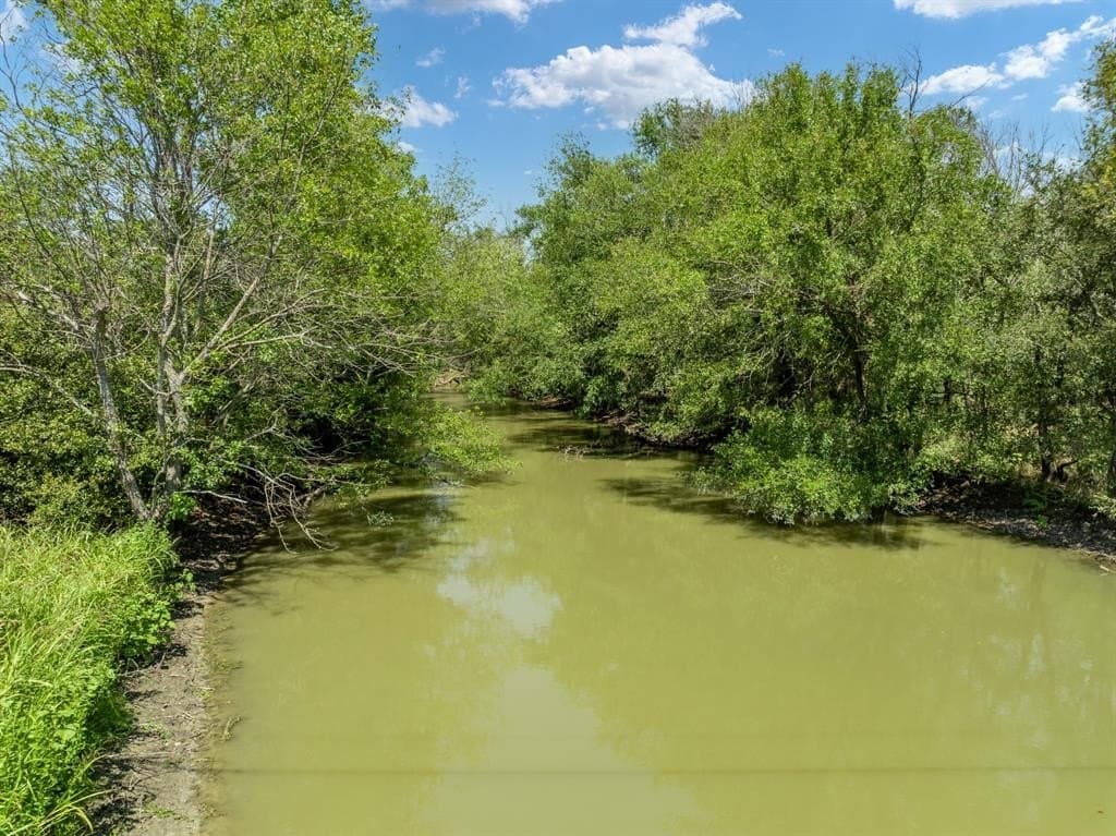 10 acres in Hill County gallery image 3