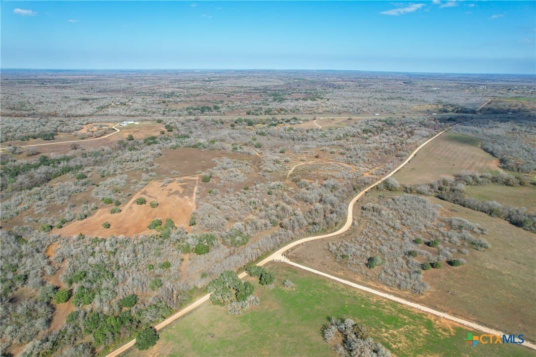 11.6 acres in Gonzales County gallery image 2