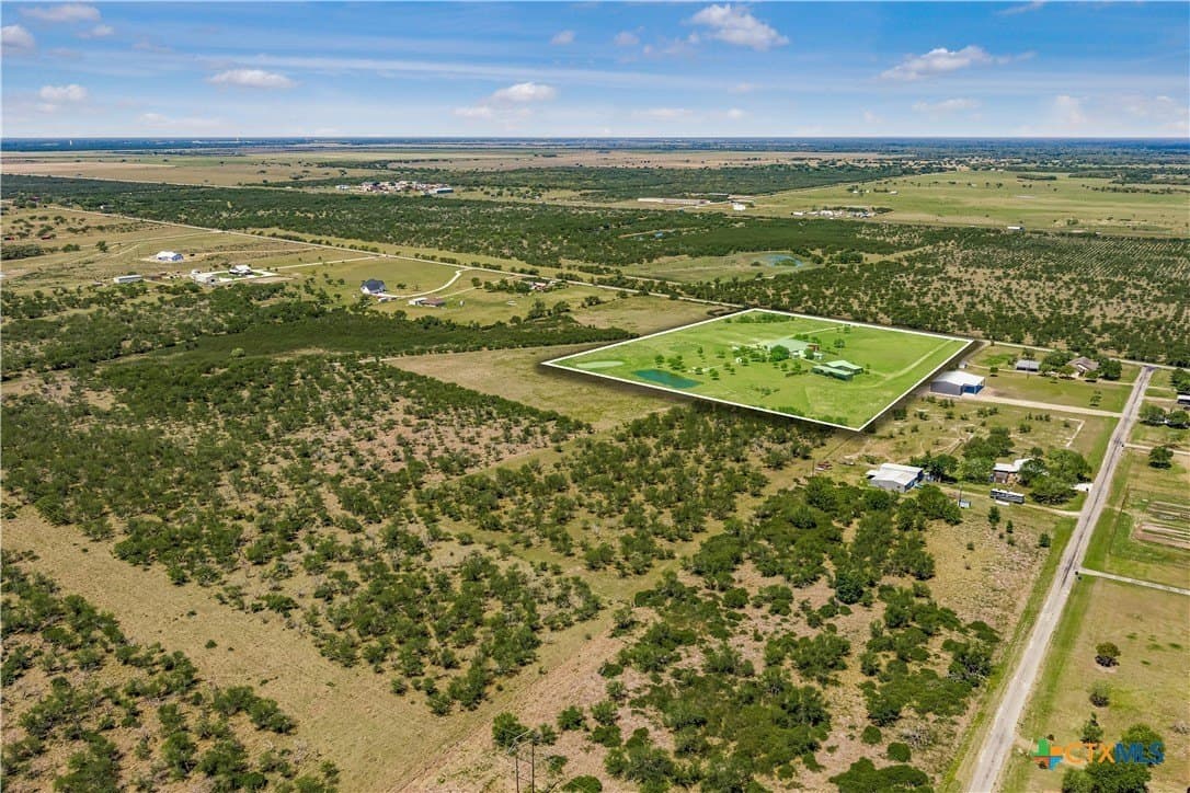 11 acres in Victoria County featured view