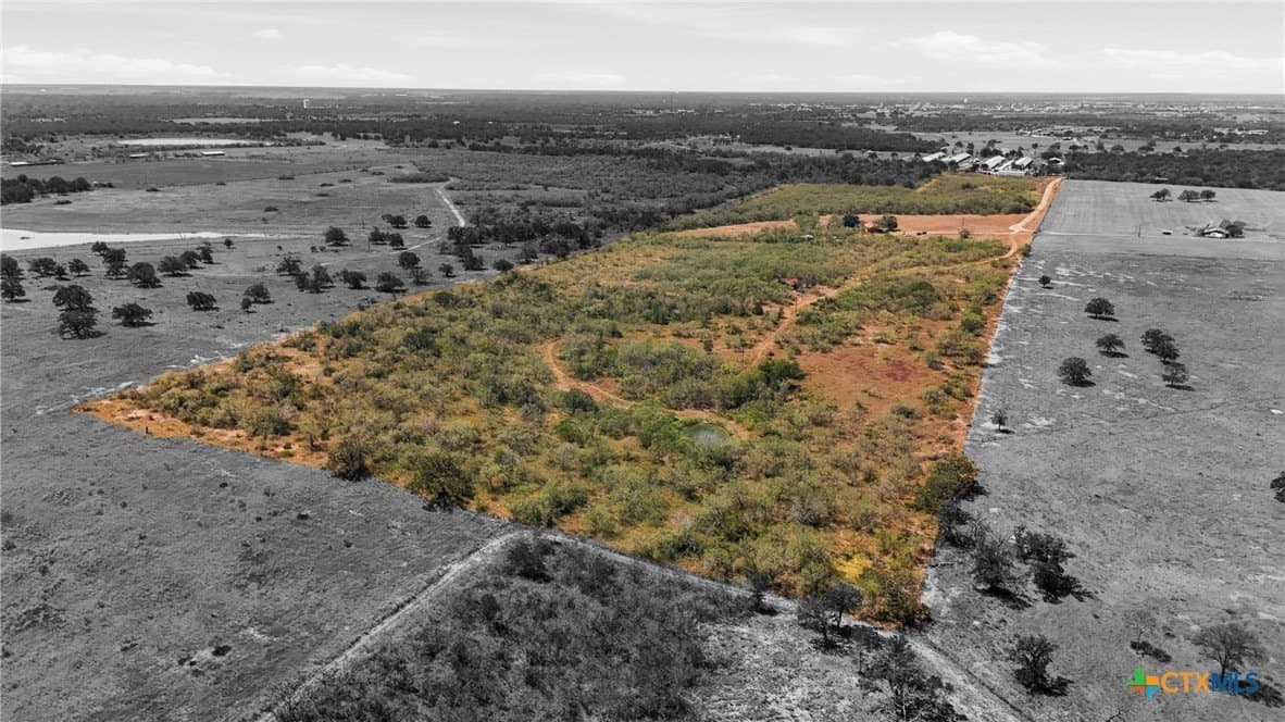 60.67 acres in Gonzales County - photo 2