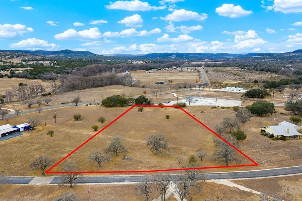 2.99 acres in Bandera County gallery image 3