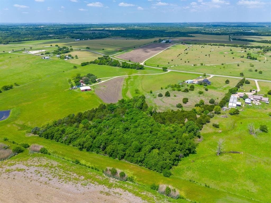 8.5 acres in Johnson County gallery image 4
