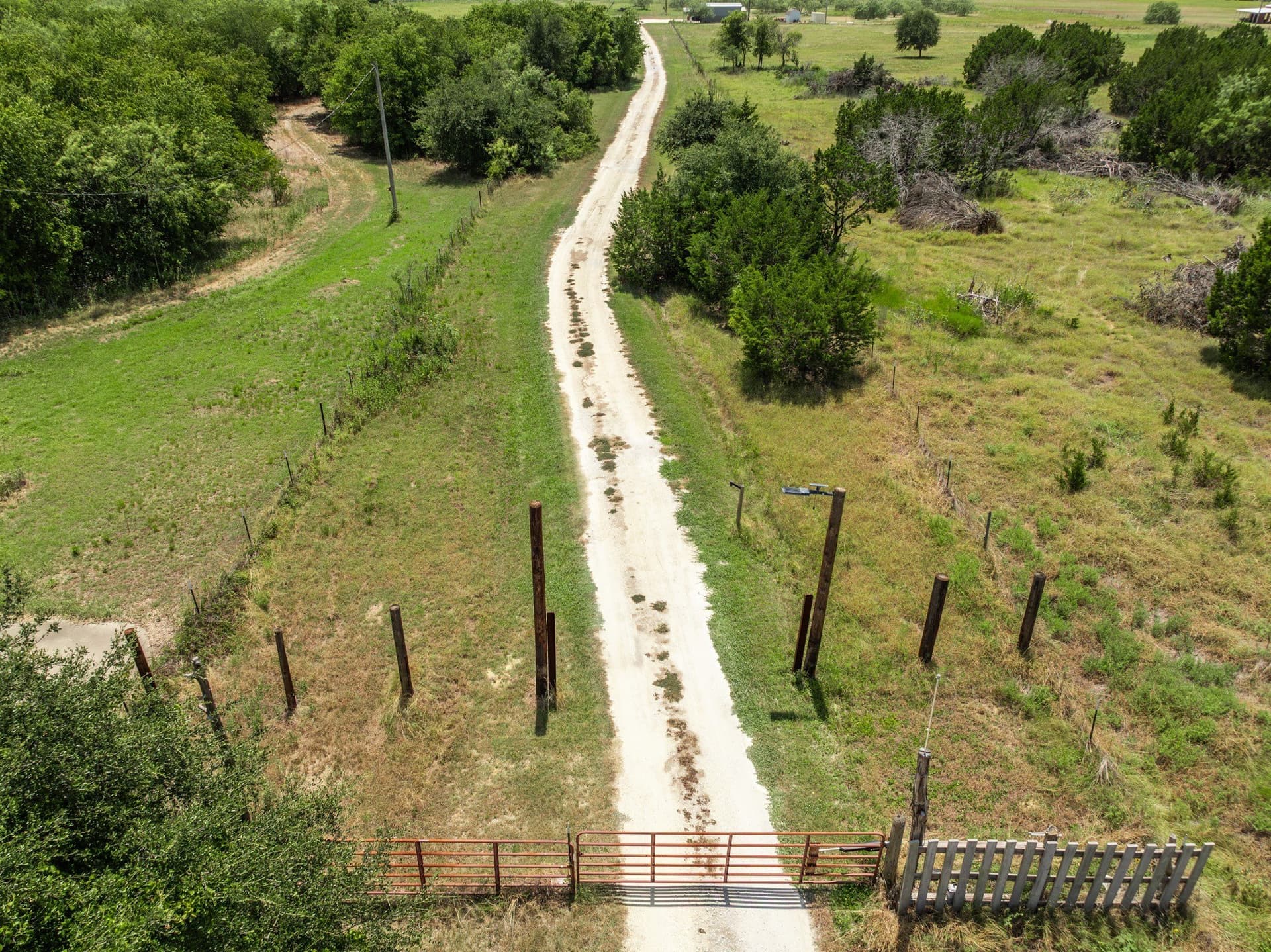 10 acres in Hill County - photo 4