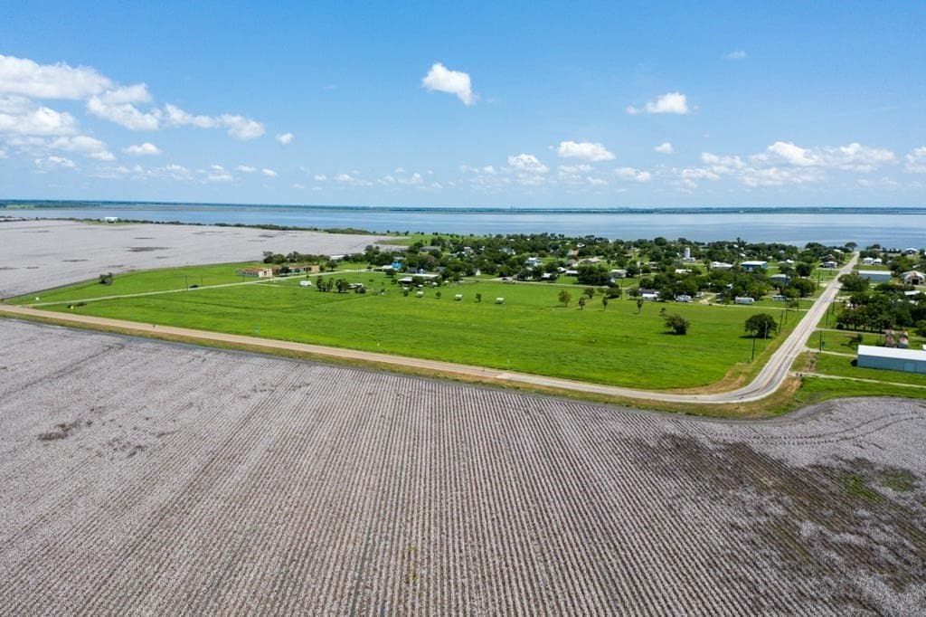 0.66 acres in Refugio County - photo 7