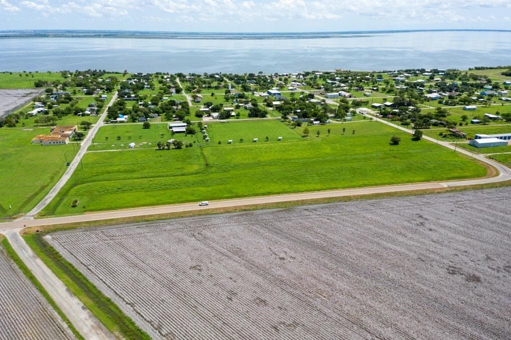 0.66 acres in Refugio County - photo 21