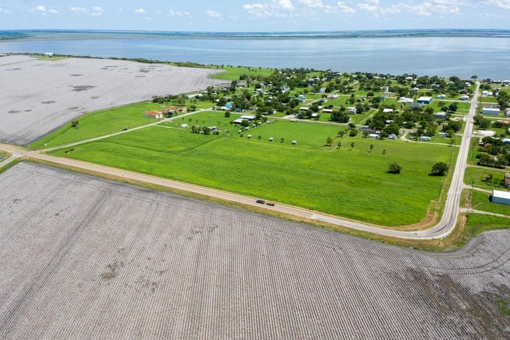 0.66 acres in Refugio County - photo 24