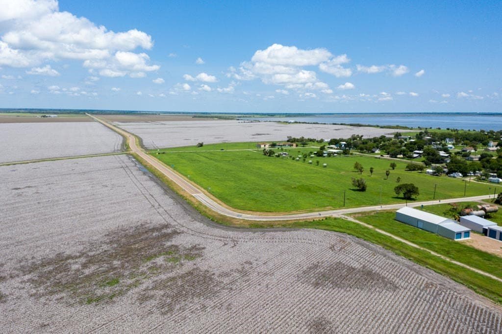0.66 acres in Refugio County - photo 9