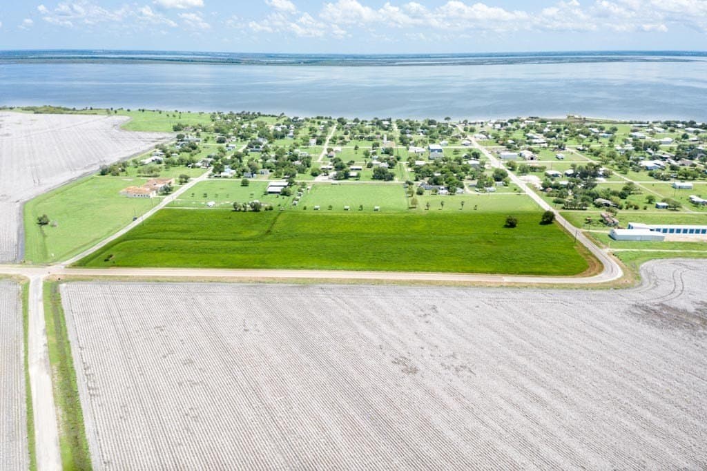 0.66 acres in Refugio County - photo 40