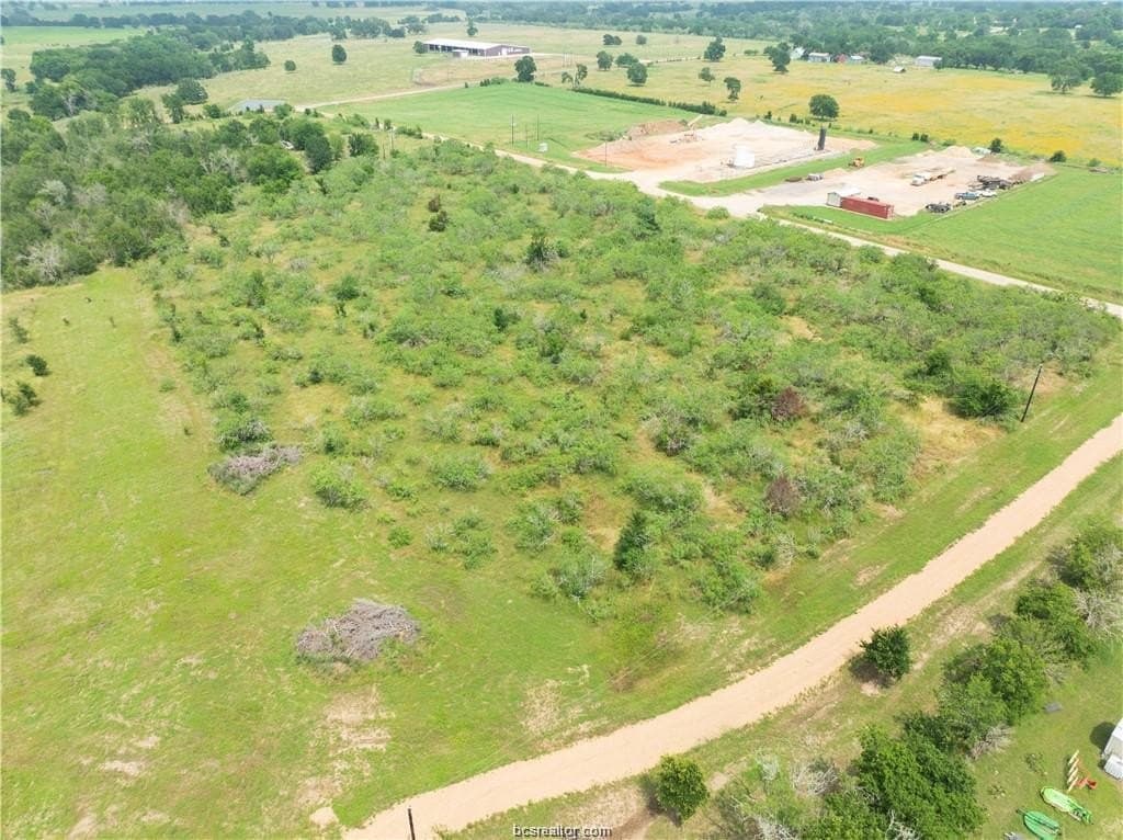 1.1 acres in Lee County gallery image 3