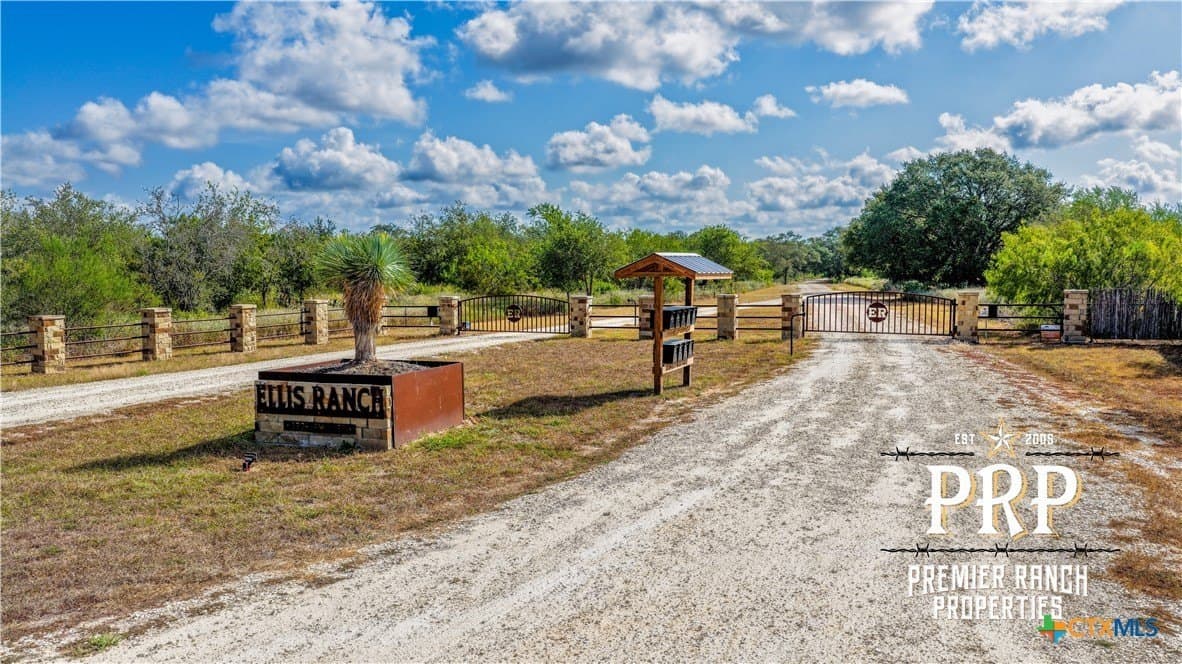 51.99 acres in Goliad County - photo 5