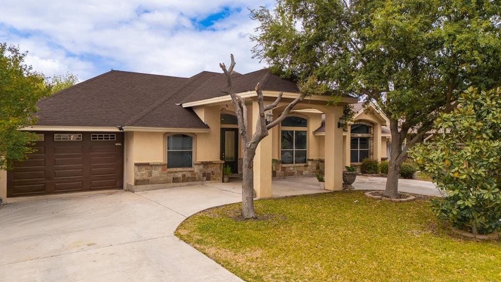 11,899 acres in Maverick County