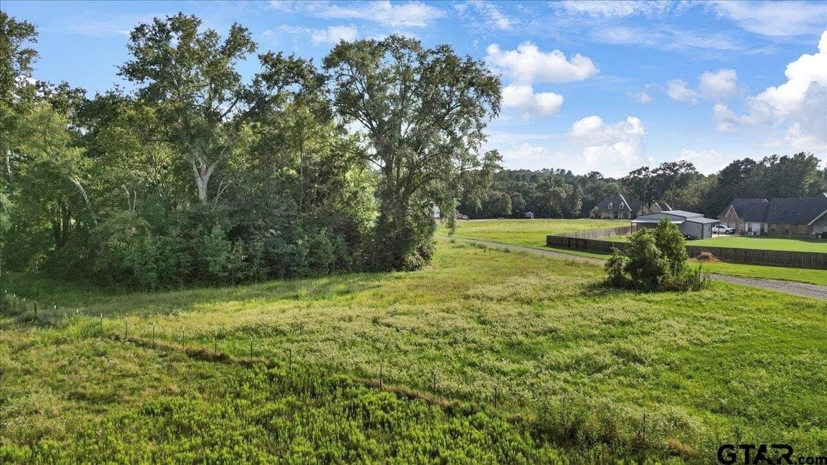 1.67 acres in Smith County gallery image 4