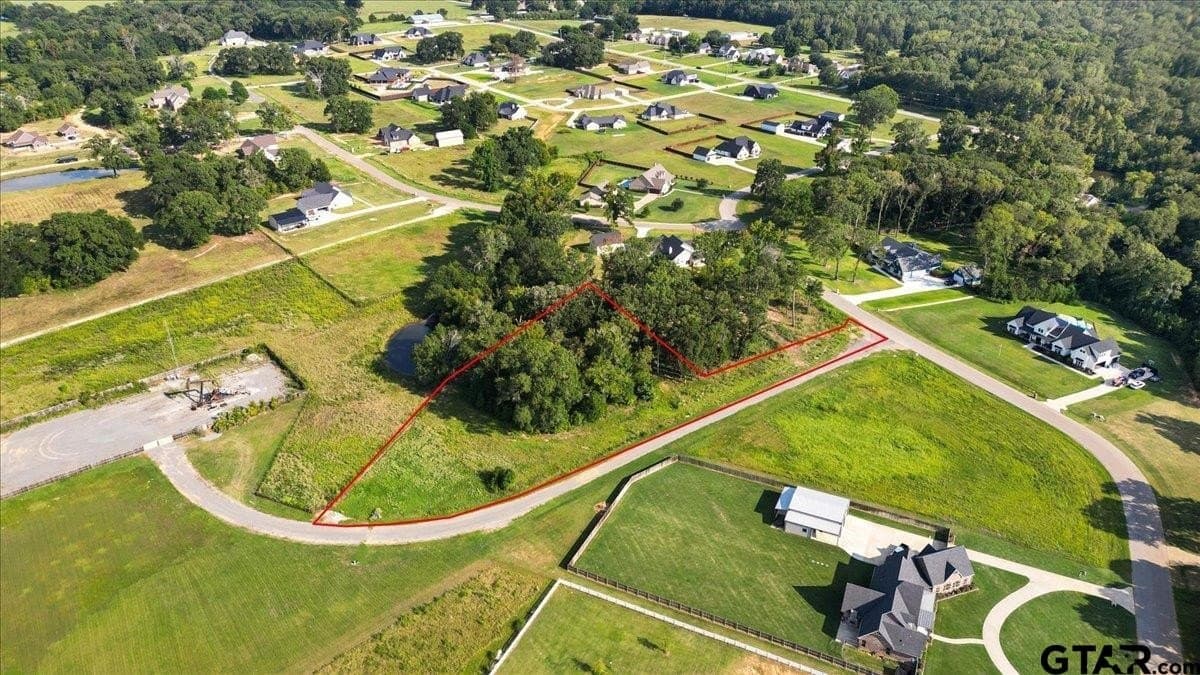 1.67 acres in Smith County