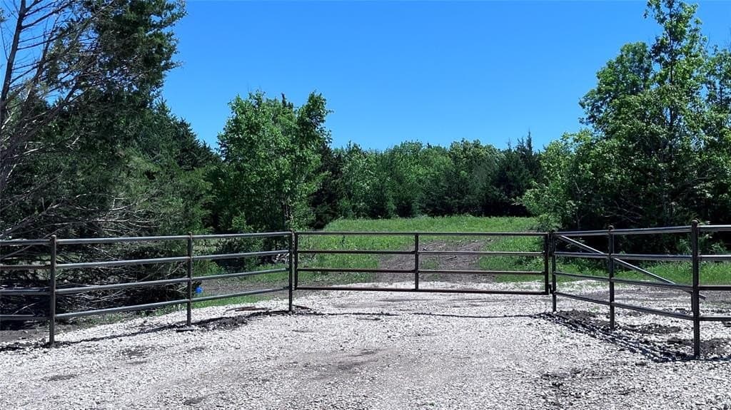 16.06 acres in Grayson County